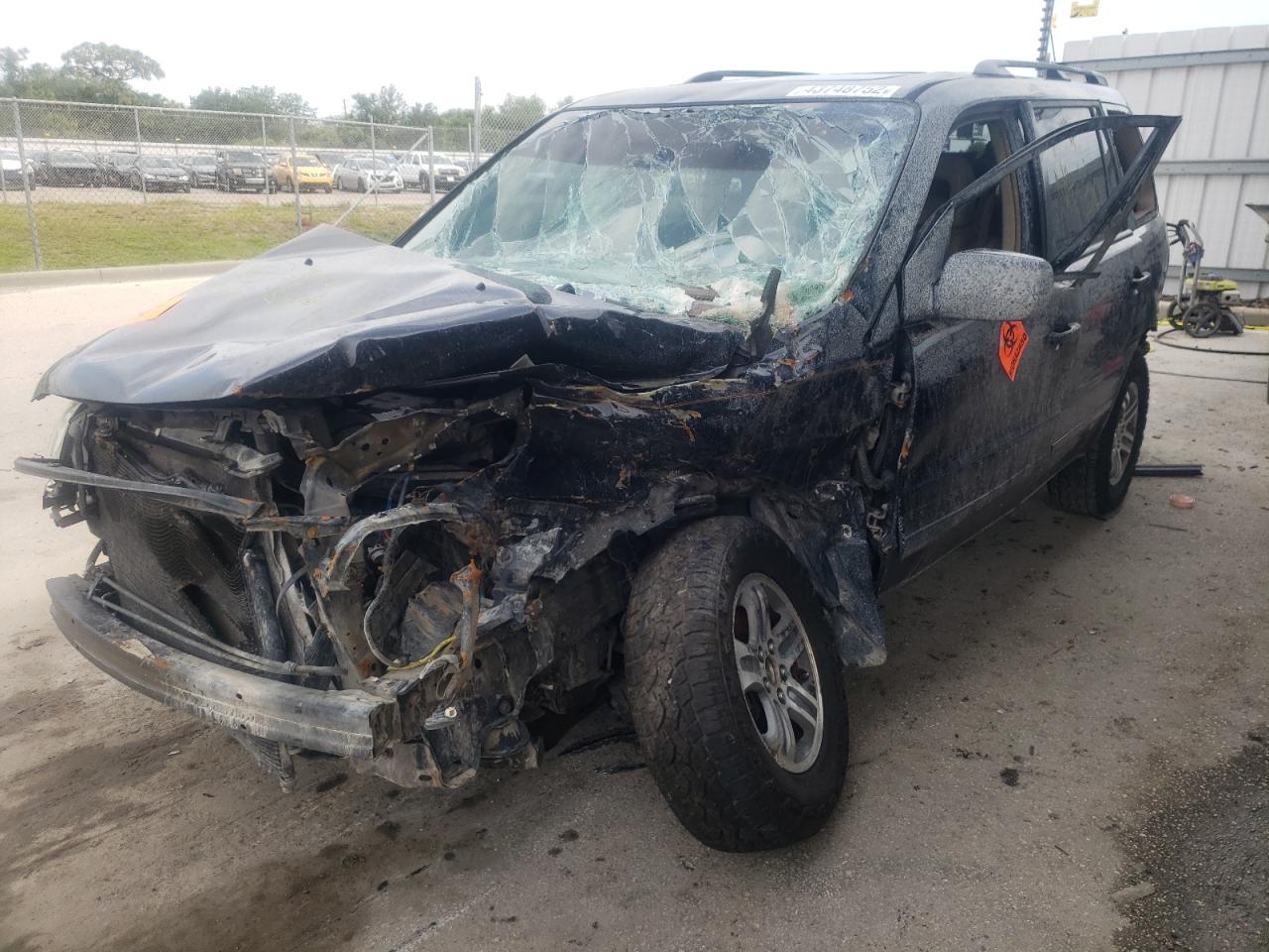 Photo 2 from auction – 2005 HONDA PILOT EXL with VIN 5FNYF18565B043077