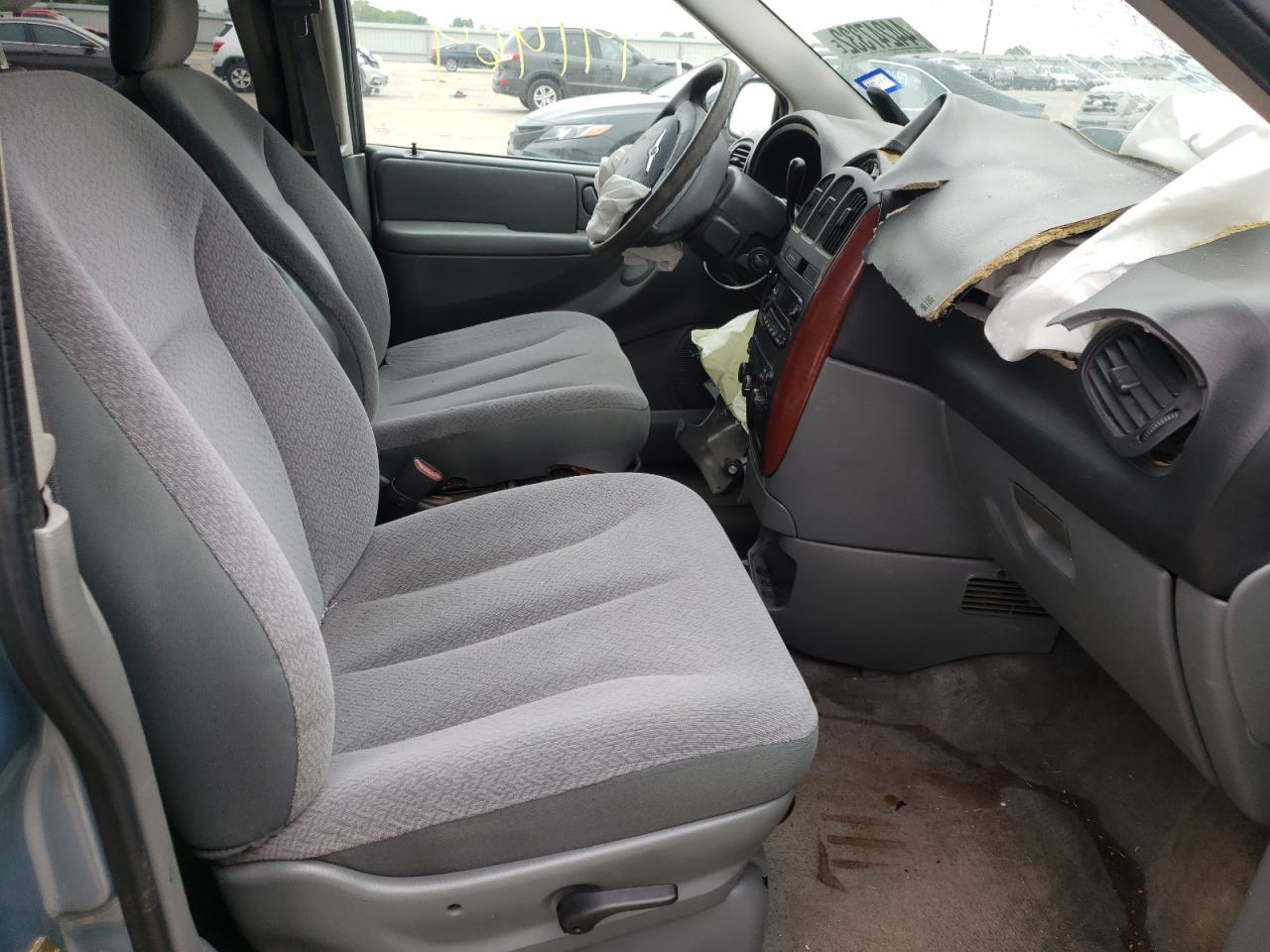Photo 5 from auction – 2006 CHRYSLER TOWN & COU with VIN 1A4GP45R76B671326