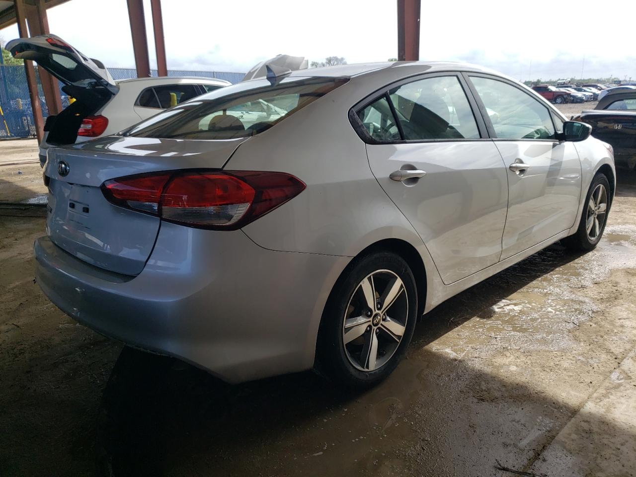 Photo 4 from auction – 2018 KIA FORTE LX with VIN 3KPFL4A70JE274294