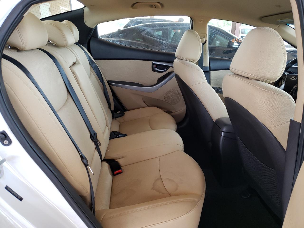 Photo 6 from auction – 2011 HYUNDAI ELANTRA GL with VIN 5NPDH4AE2BH057933