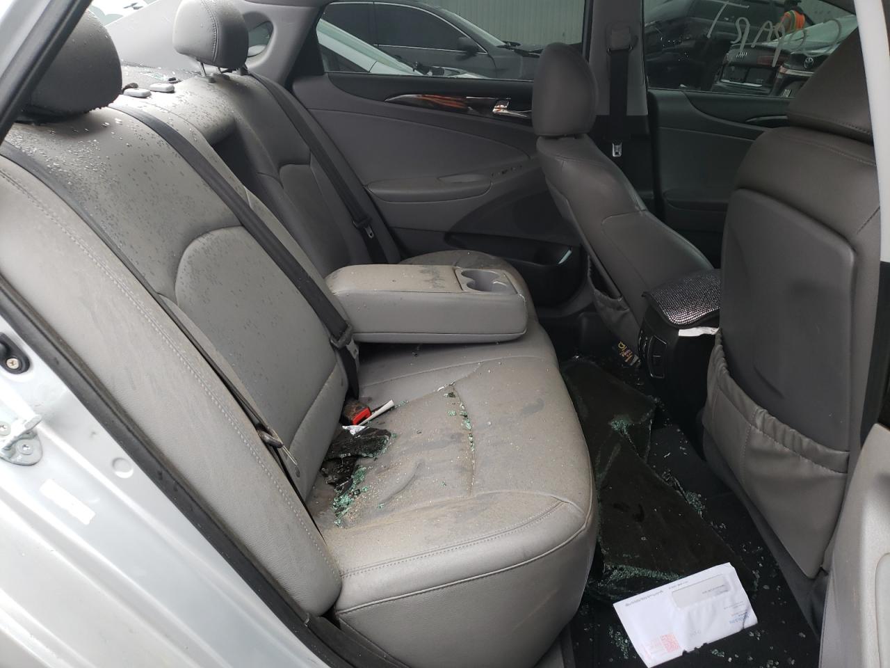 Photo 6 from auction – 2011 HYUNDAI SONATA SE with VIN 5NPEC4AC4BH011182