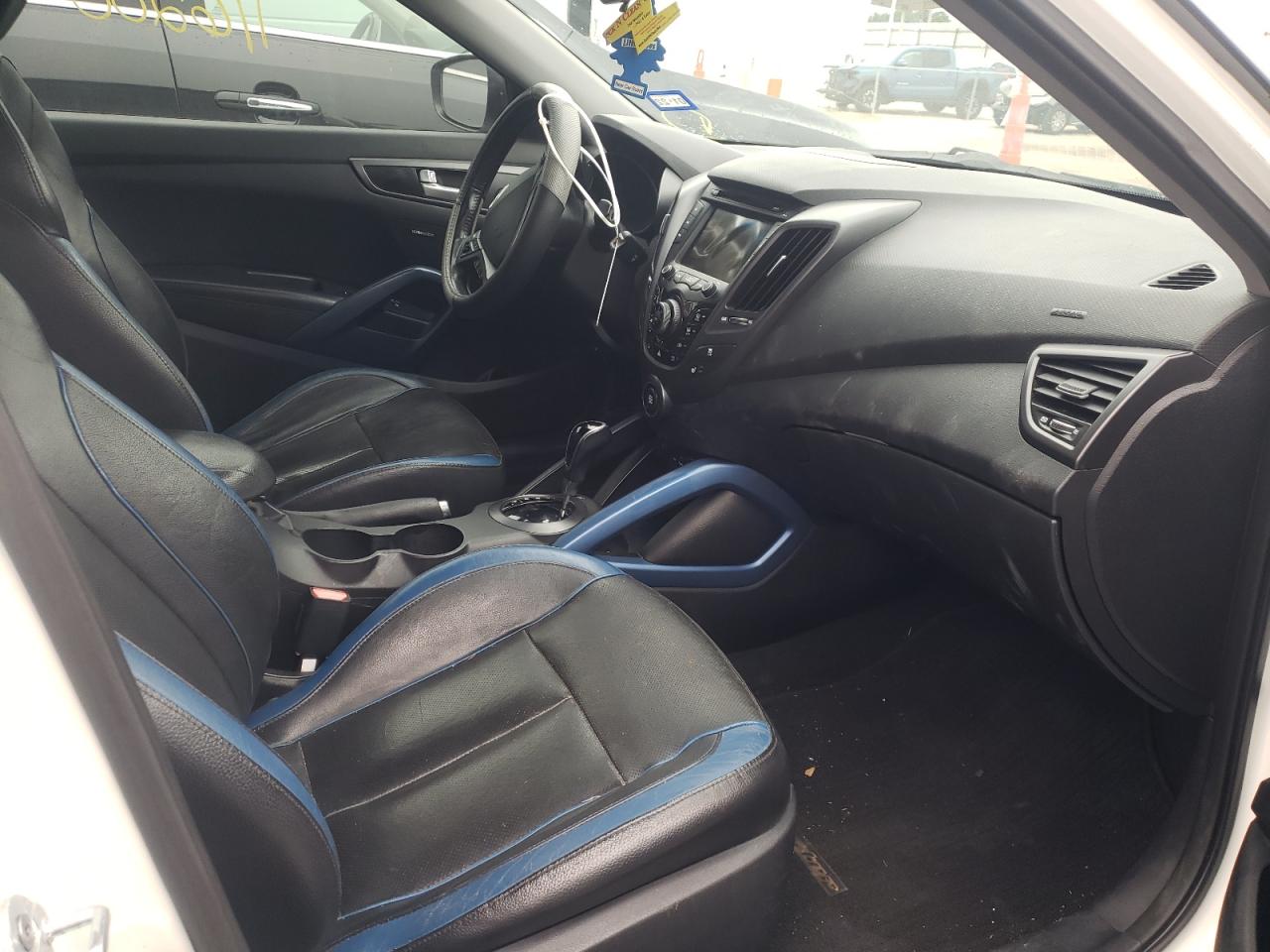 Photo 5 from auction – 2013 HYUNDAI VELOSTER T with VIN KMHTC6AE0DU137063
