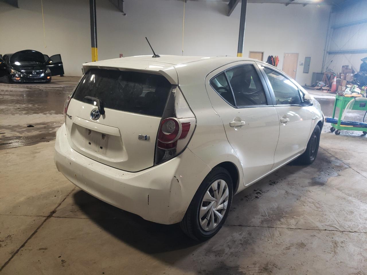 Photo 4 from auction – 2012 TOYOTA PRIUS C with VIN JTDKDTB31C1515772