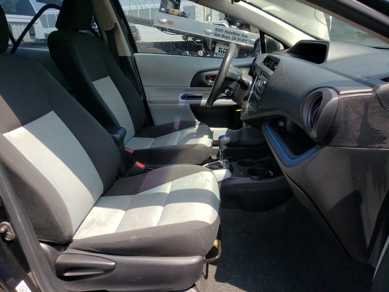 Photo 5 from auction – 2013 TOYOTA PRIUS C with VIN JTDKDTB33D1553697