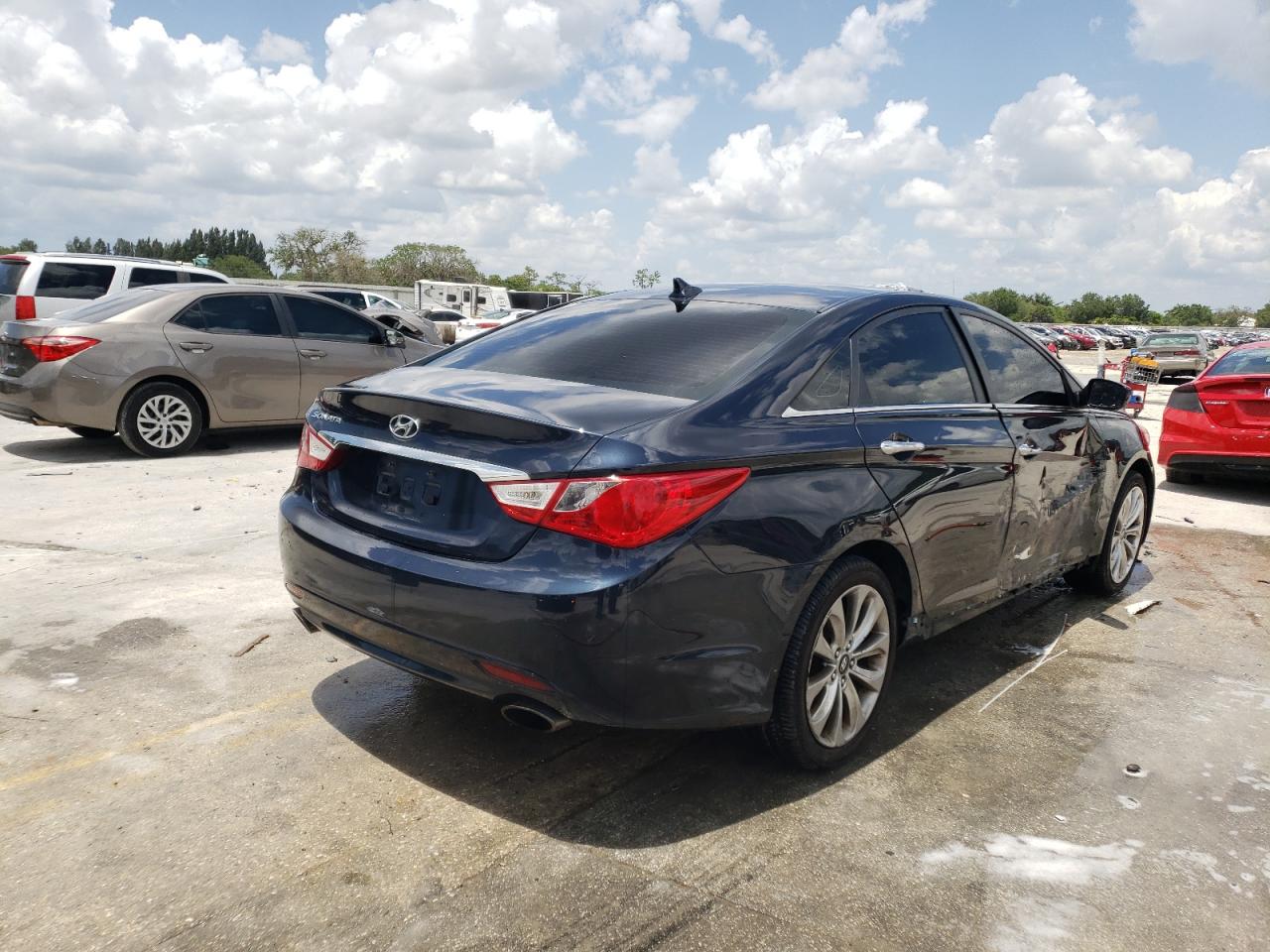 Photo 4 from auction – 2011 HYUNDAI SONATA SE with VIN 5NPEC4AC4BH036017