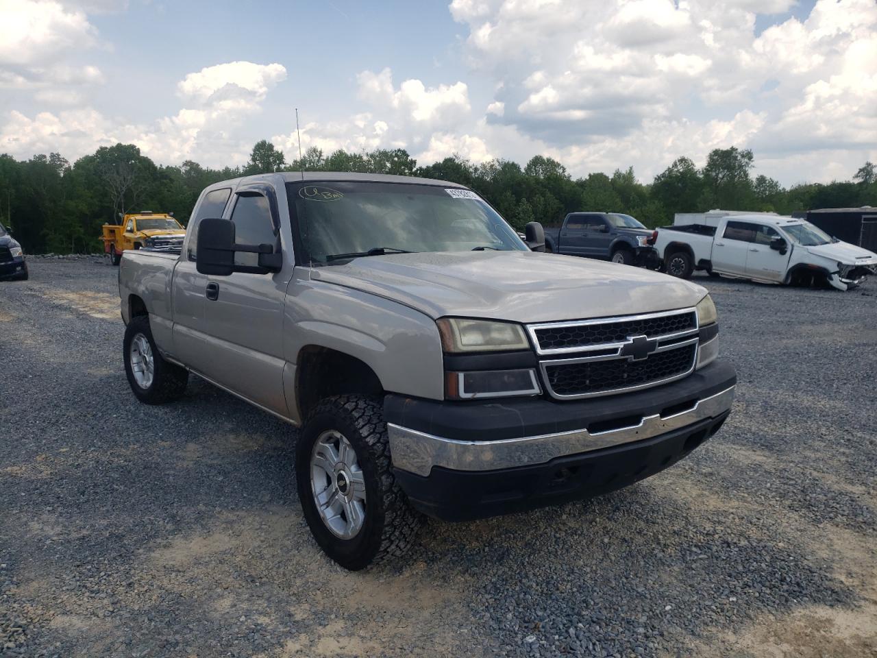 CHEVROLET SILVERADO 2006 with VIN 1GCEK19B86Z113757 - Photo from auction