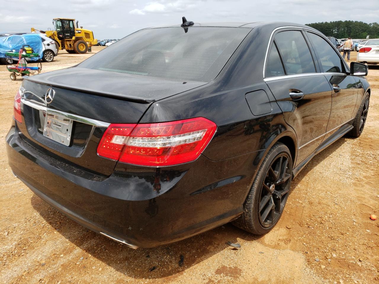 Photo 4 from auction – 2011 MERCEDES-BENZ E 550 with VIN WDDHF7CB4BA429927