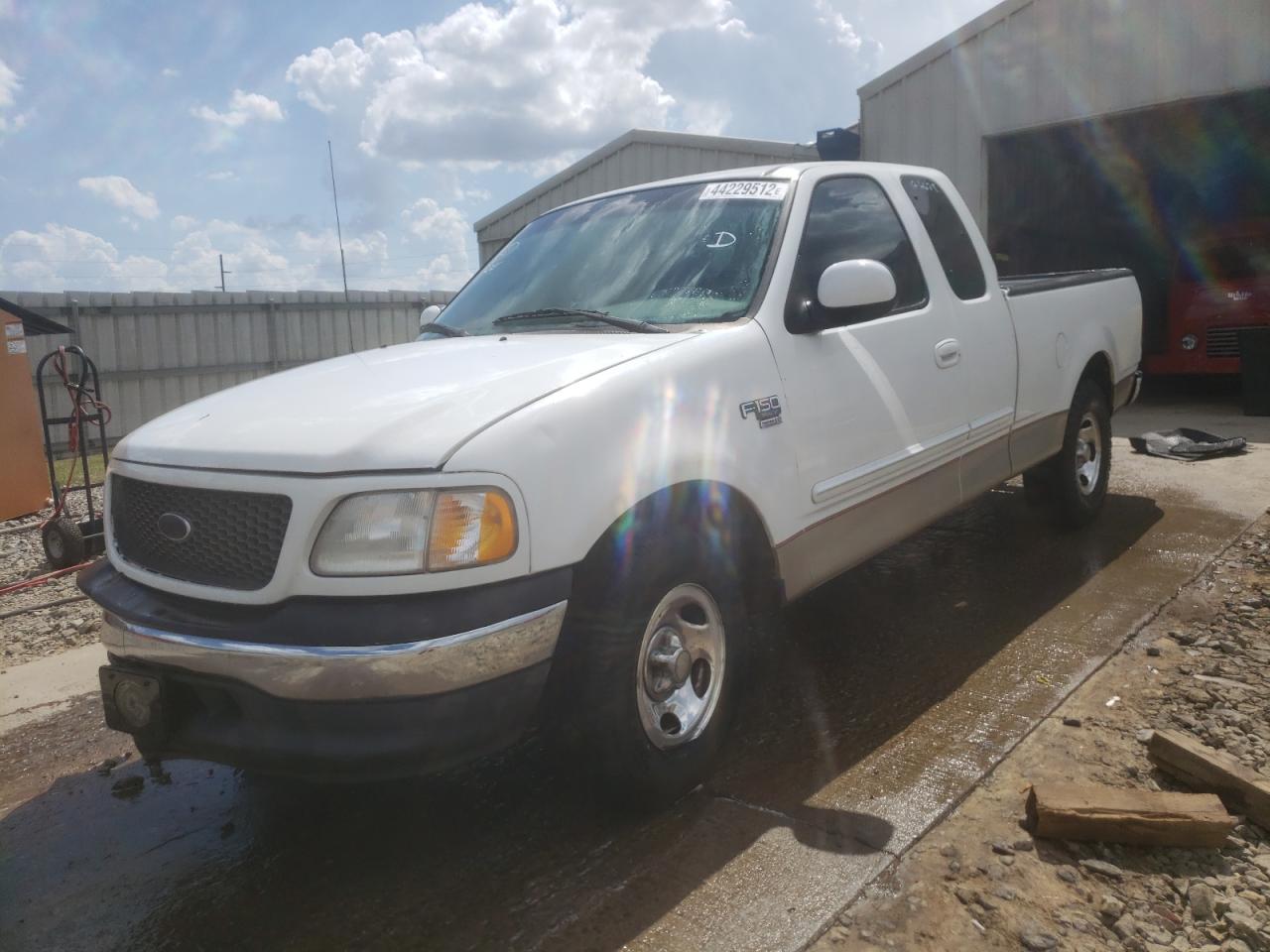 Photo 2 from auction – 2000 FORD F150 with VIN 1FTRX17W5YNA43461
