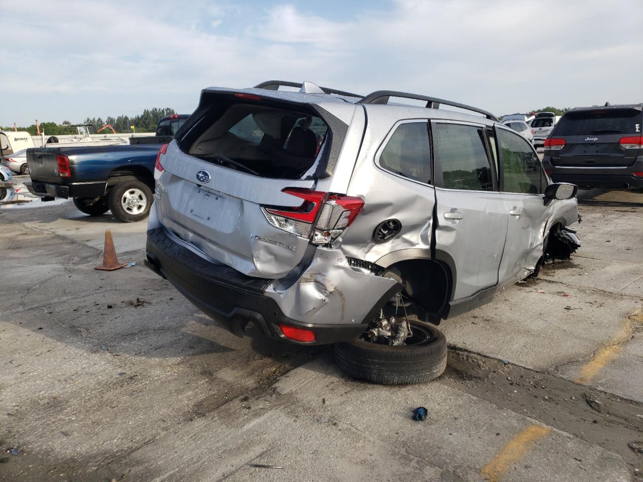 Фото 4 с аукциона – 2019 SUBARU FORESTER L с VIN JF2SKAUC1KH588185