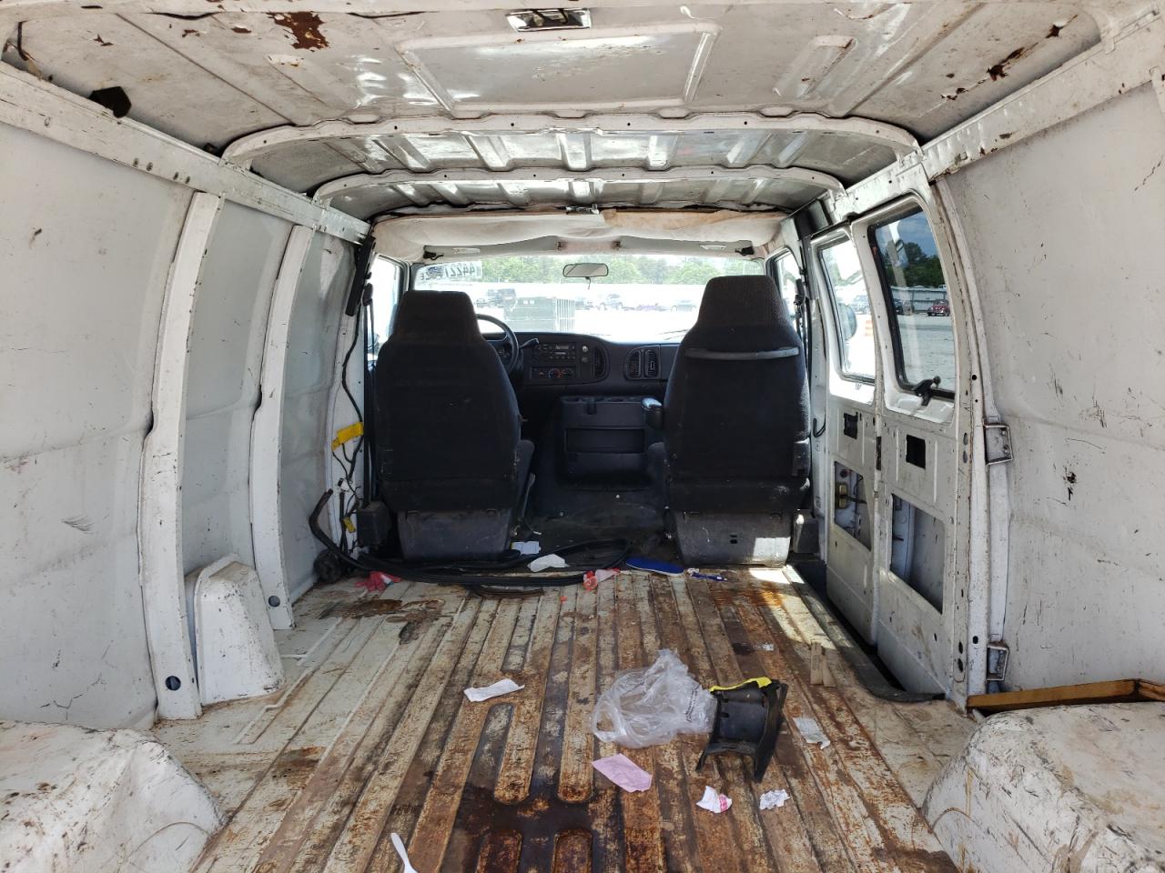 Photo 6 from auction – 2002 DODGE RAM VAN B2 with VIN 2B7JB21Y12K120843