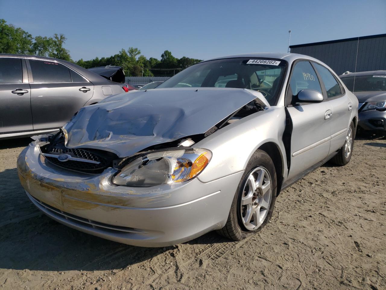 Photo 2 from auction – 2000 FORD TAURUS SES with VIN 1FAFP55U9YG126249