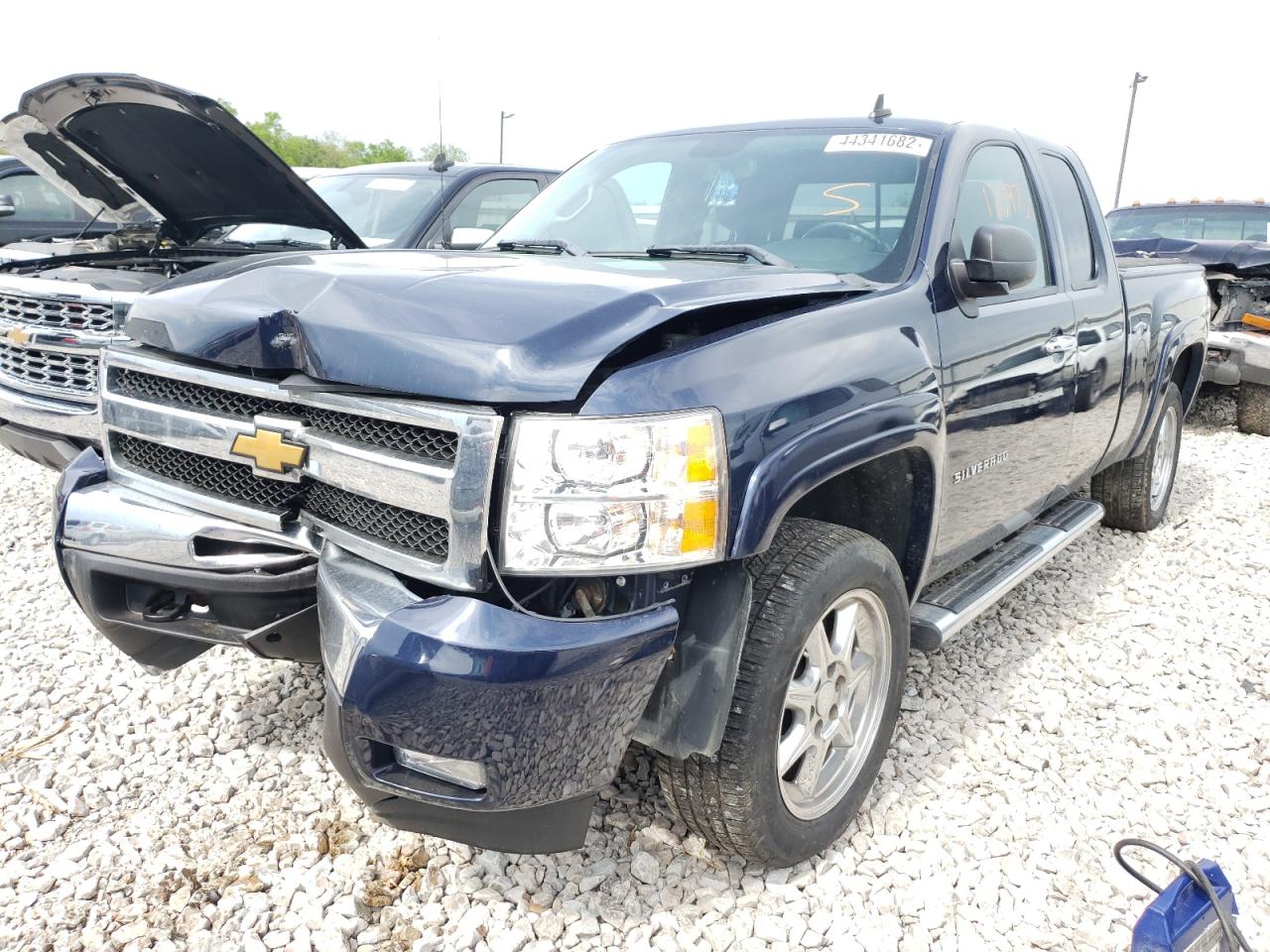 Zdjęcie 2 z aukcji – 2010 CHEVROLET SILVERADO z VIN 1GCSKSE33AZ285159