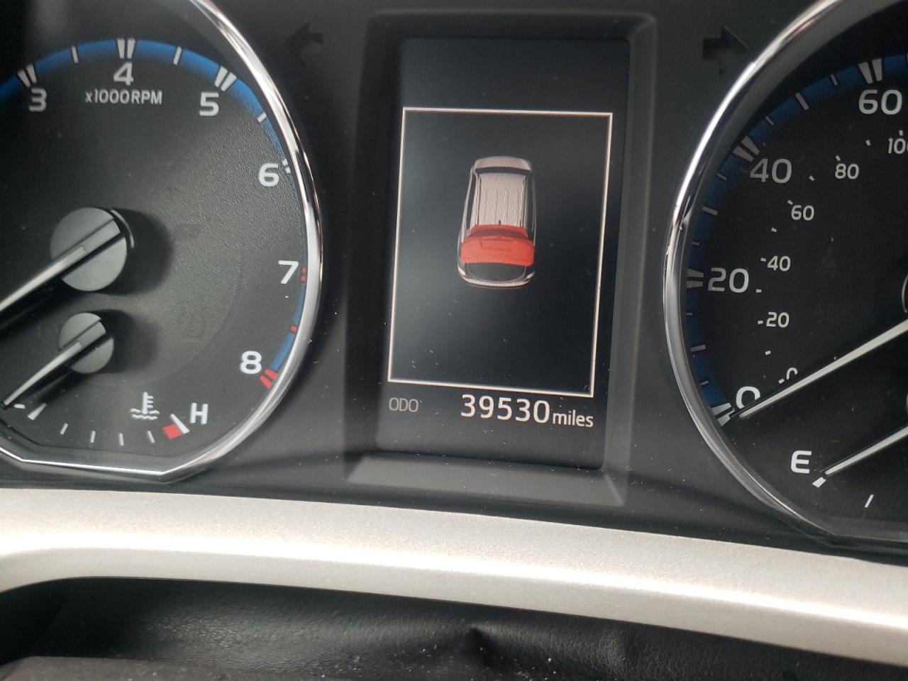 Photo 8 from auction – 2017 TOYOTA RAV4 LIMIT with VIN 2T3DFREV4HW609026