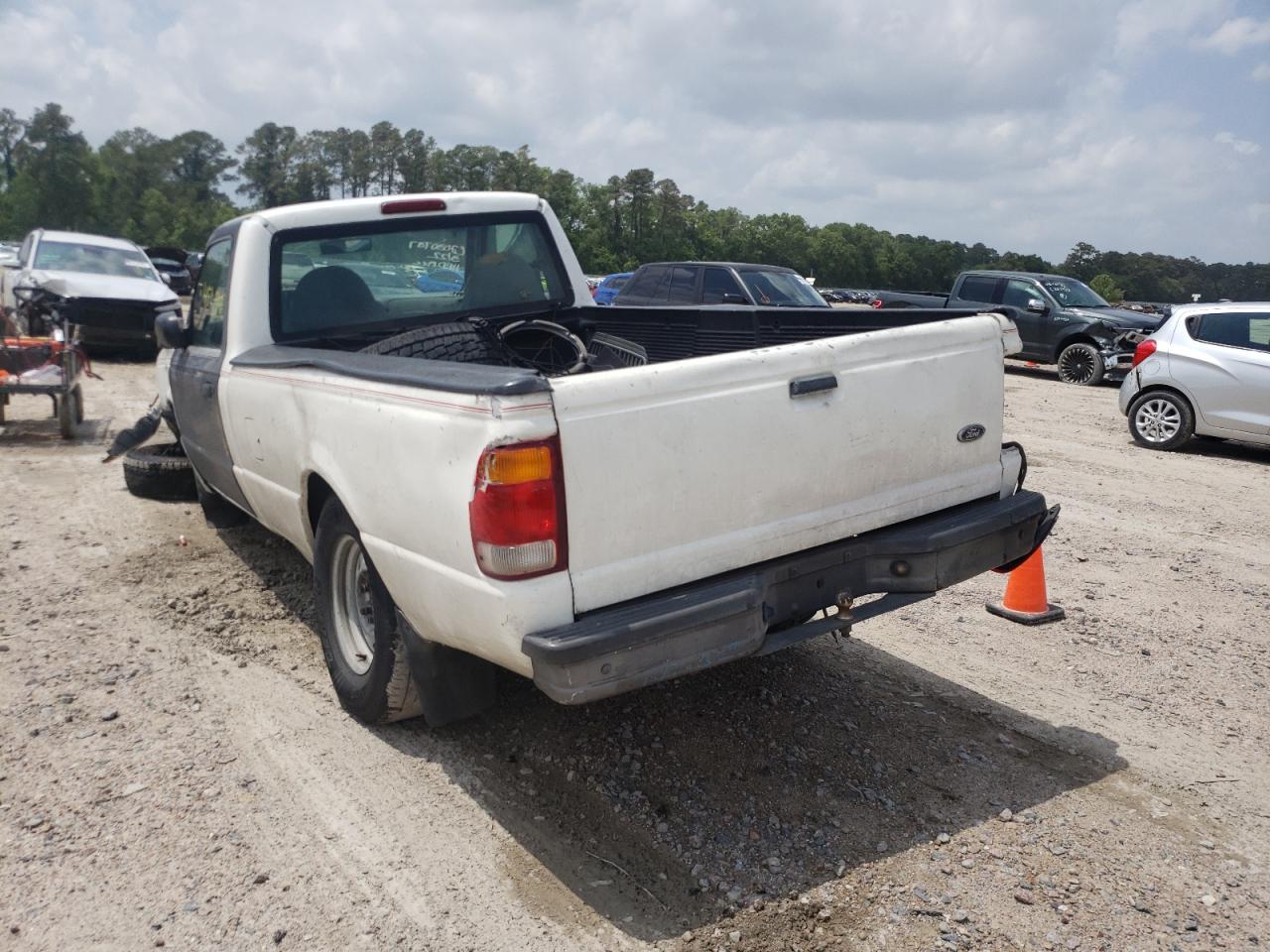 Photo 3 from auction – 1998 FORD RANGER with VIN 1FTYR10C1WUB47504
