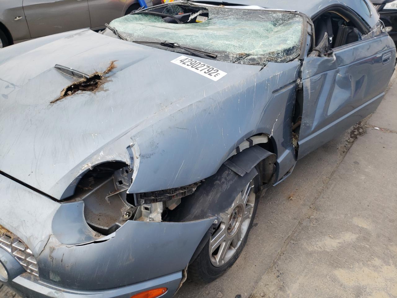 Photo 9 from auction – 2005 FORD THUNDERBIR with VIN 1FAHP60A05Y101242