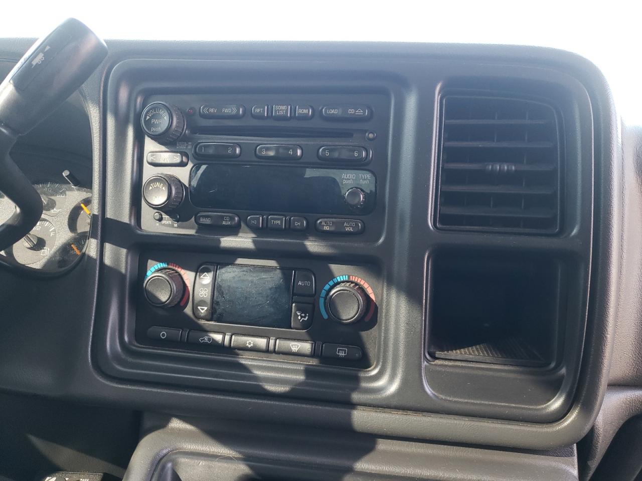 Photo 9 from auction – 2006 GMC NEW SIERRA with VIN 1GTEK19Z76Z238570