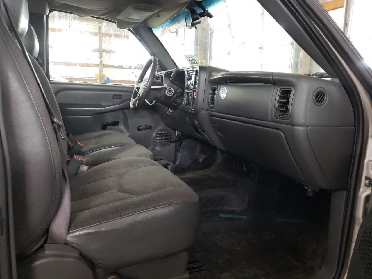 Photo 5 from auction – 2004 CHEVROLET SILVERADO with VIN 1GCEC19X24Z297177