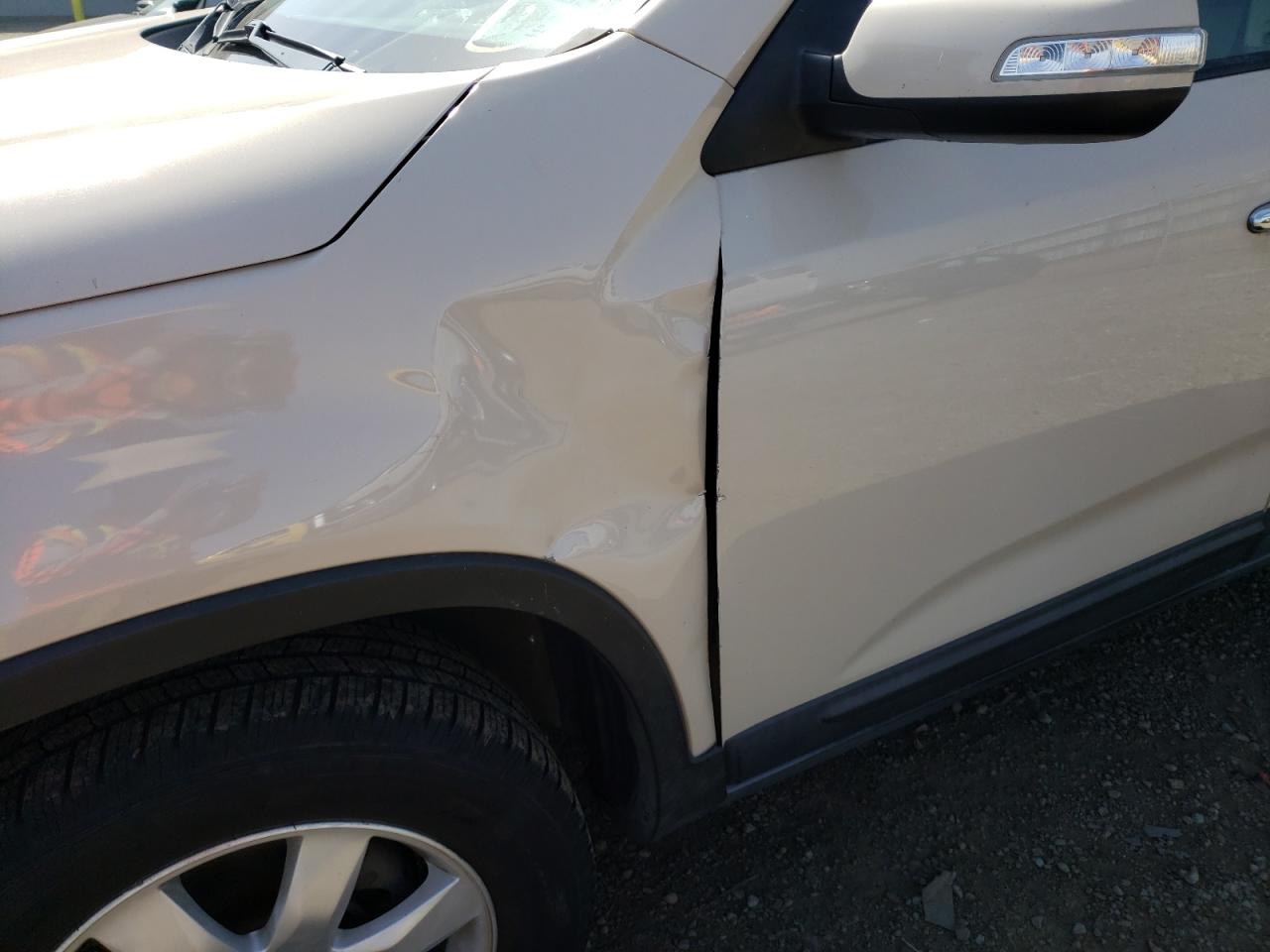 Photo 9 from auction – 2011 KIA SORENTO with VIN 5XYKT3A13BG127279