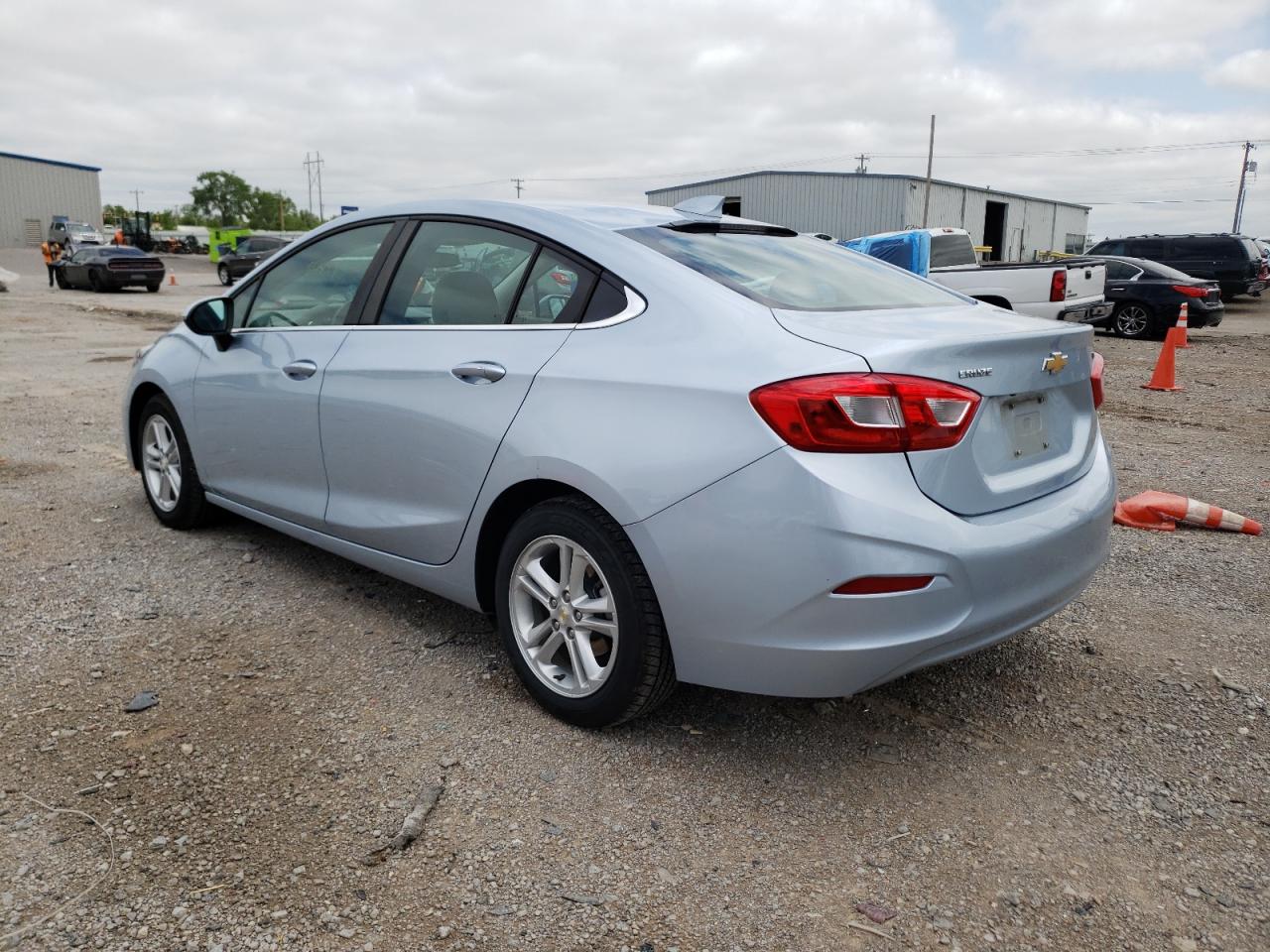 Photo 3 from auction – 2017 CHEVROLET CRUZE LT with VIN 3G1BE5SM2HS554662