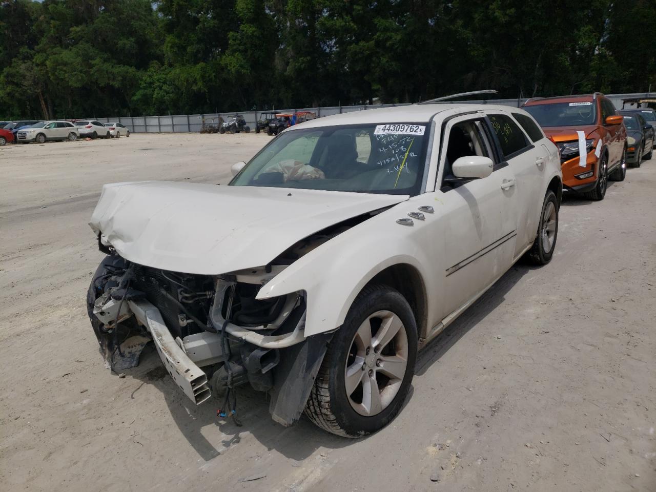 Photo 2 from auction – 2008 DODGE MAGNUM SXT with VIN 2D4FV37V98H232475