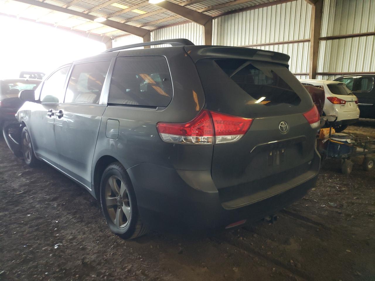 Photo 3 from auction – 2012 TOYOTA SIENNA with VIN 5TDKK3DC2CS256392