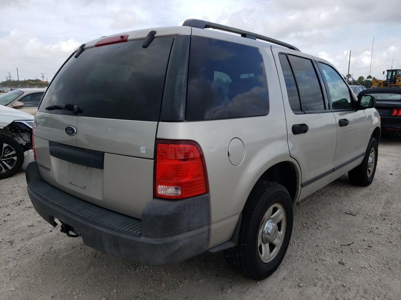 Photo 4 from auction – 2004 FORD EXPLORER X with VIN 1FMZU62KX4UB68879