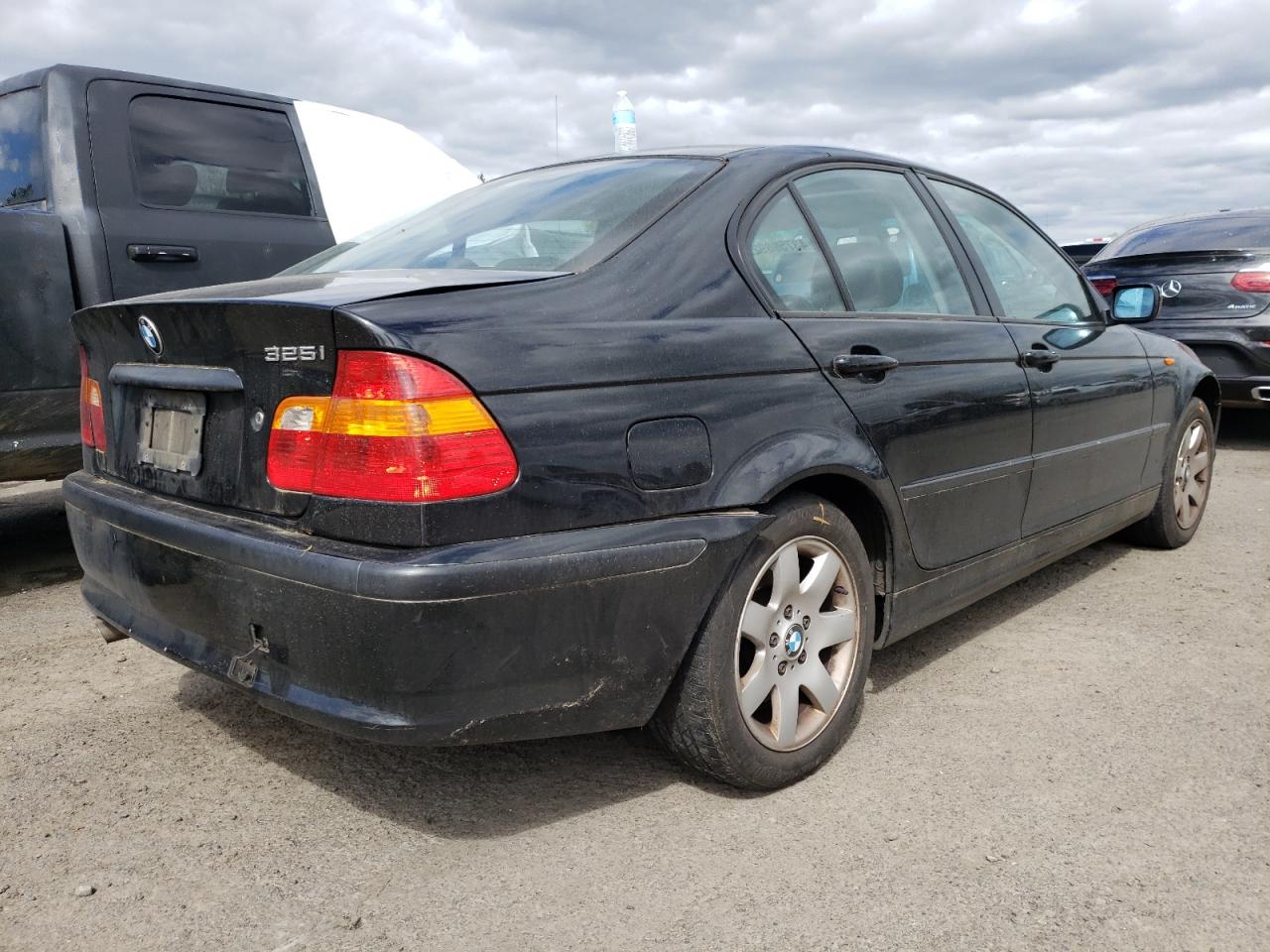 Photo 4 from auction – 2005 BMW 325 I with VIN WBAEV33445KW20351