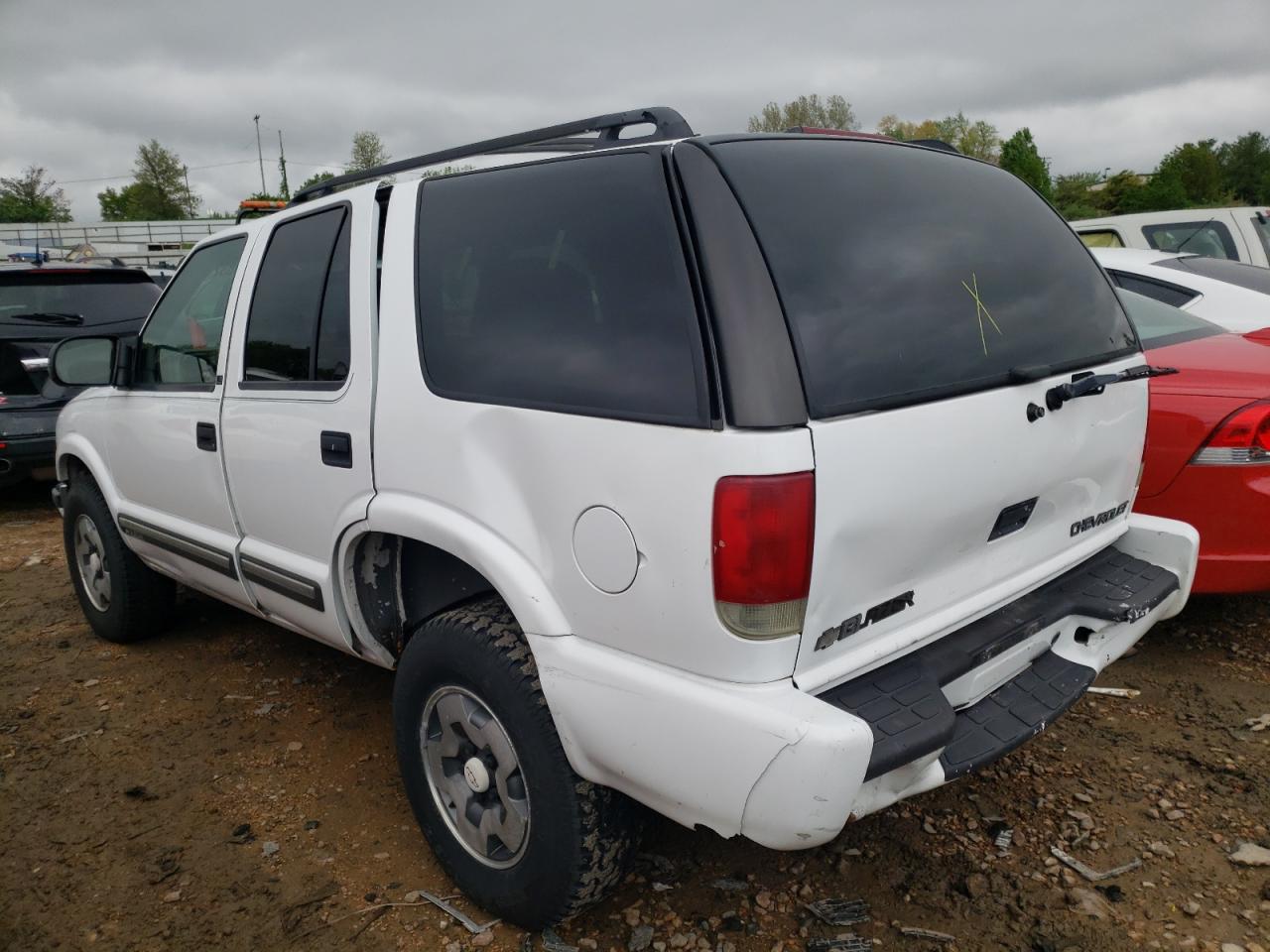 Photo 3 from auction – 2001 CHEVROLET BLAZER with VIN 1GNDT13W812228243