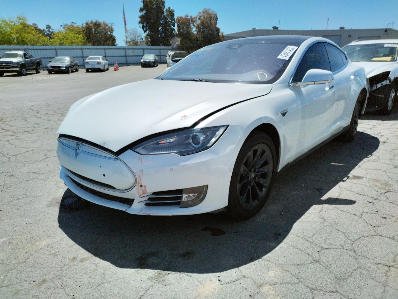 Photo 2 from auction – 2015 TESLA MODEL S with VIN 5YJSA1E19FF106194