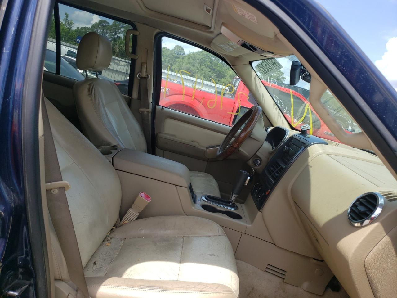 Photo 5 from auction – 2008 FORD EXPLORER X with VIN 1FMEU63E48UA79130