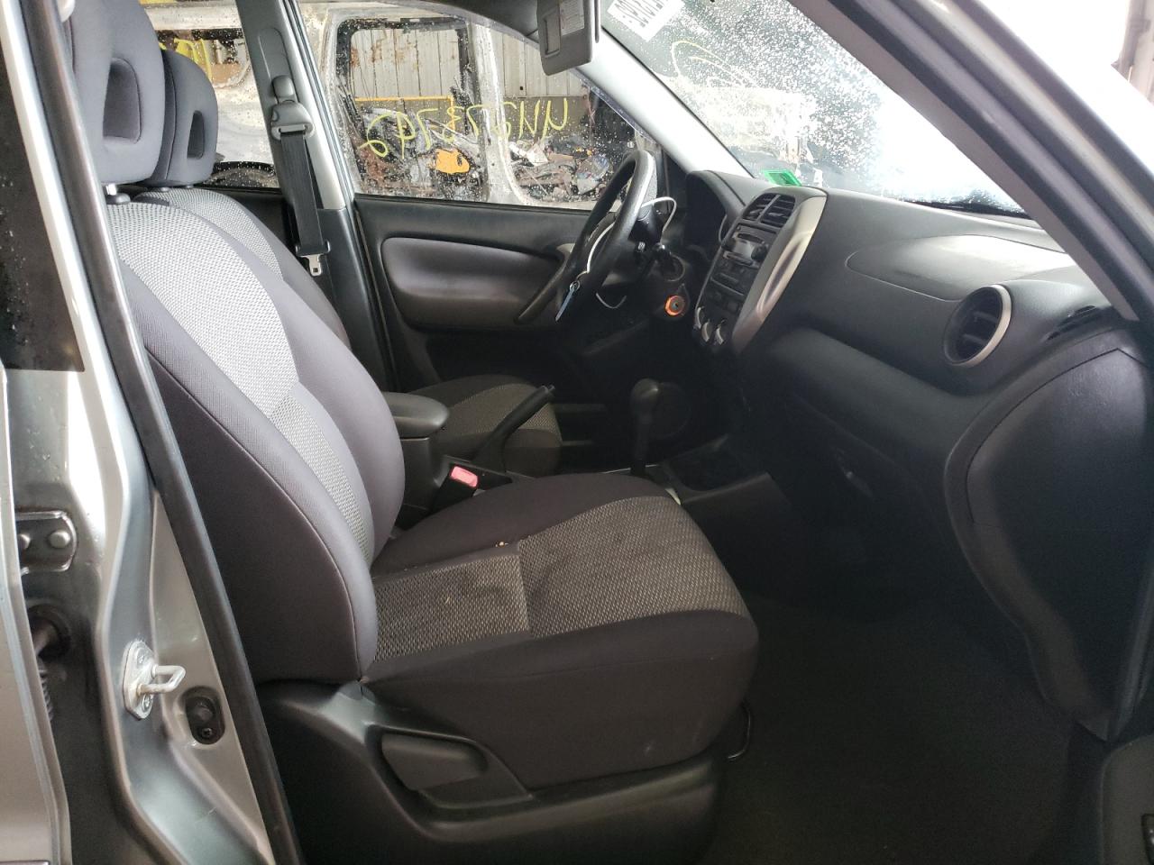 Photo 5 from auction – 2005 TOYOTA RAV4 with VIN JTEHD20V750064019