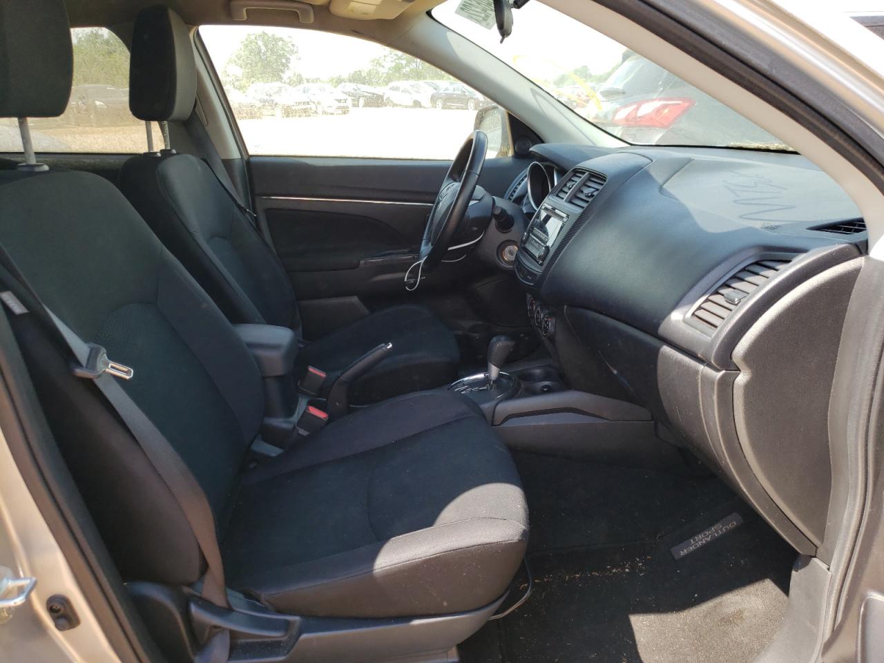 Photo 5 from auction – 2015 MITSUBISHI OUTLANDER with VIN 4A4AR3AU3FE030501