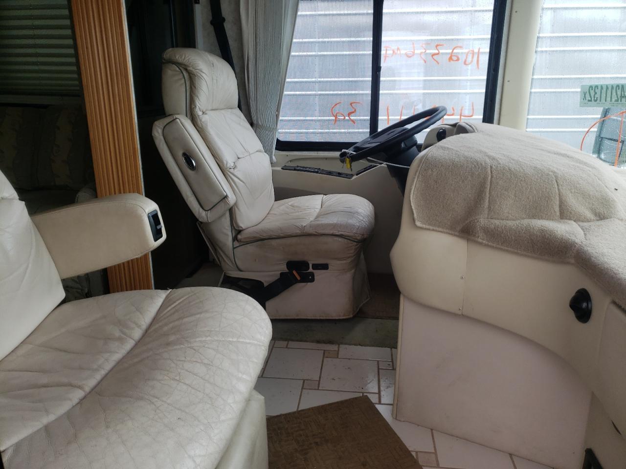 Photo 5 from auction – 2003 DUTC RV with VIN 4VZBN24923C043741