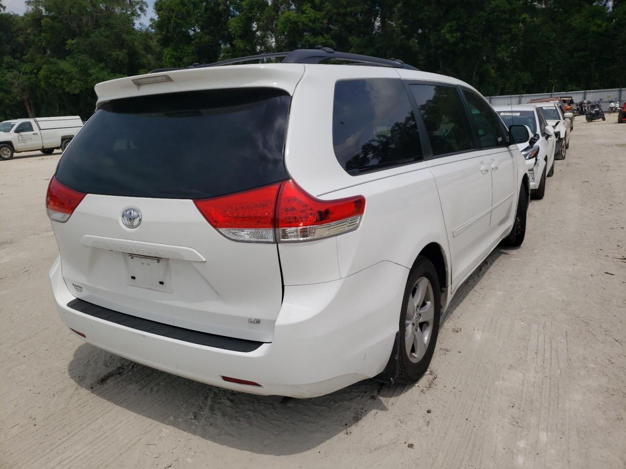 Photo 4 from auction – 2013 TOYOTA SIENNA LE with VIN 5TDKK3DC6DS329734
