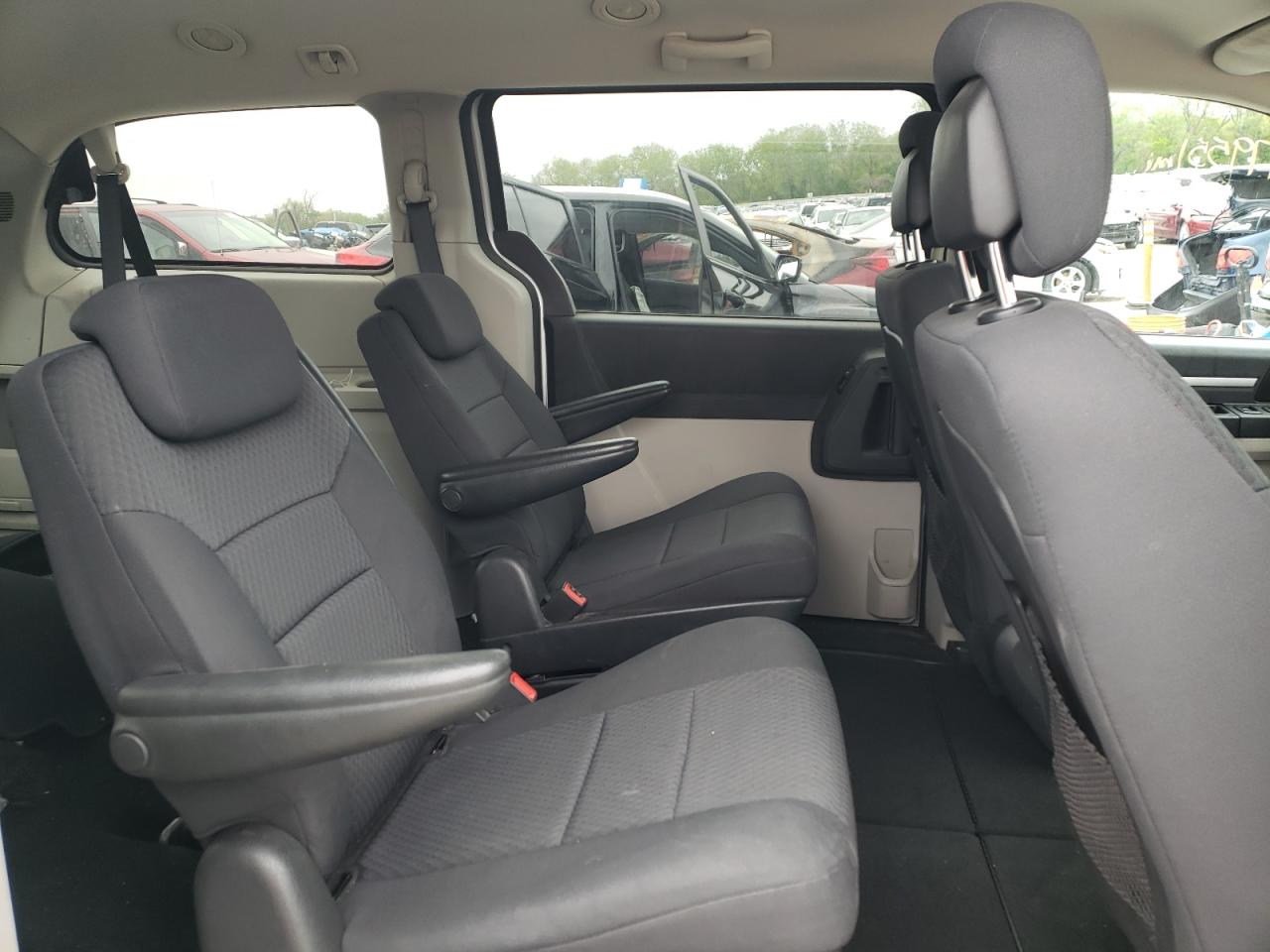 Photo 6 from auction – 2010 DODGE GRAND CARA with VIN 2D4RN3D18AR371804