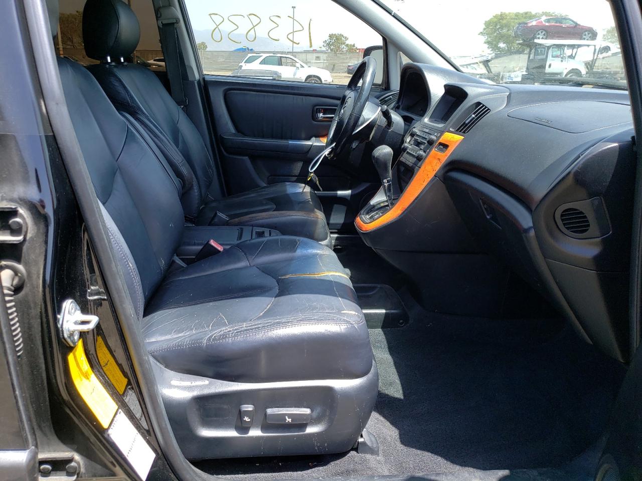 Photo 5 from auction – 2001 LEXUS RX 300 with VIN JTJHF10U810175511