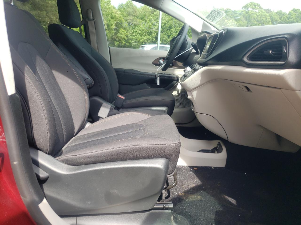 Photo 18 from auction – 2018 CHRYSLER PACIFICA L with VIN 2C4RC1AG2JR122298