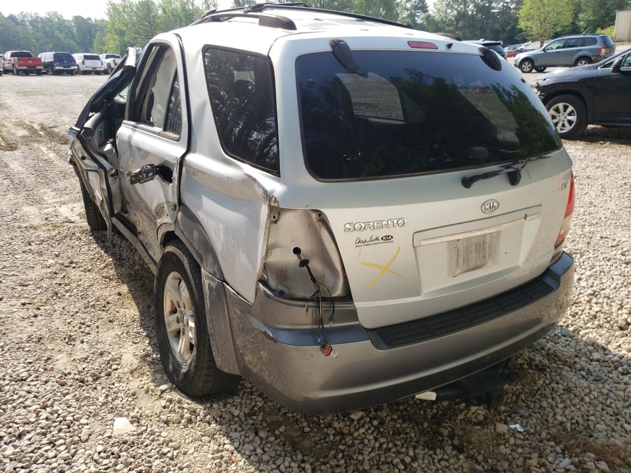 Photo 3 from auction – 2005 KIA SORENTO with VIN KNDJD733X55354450