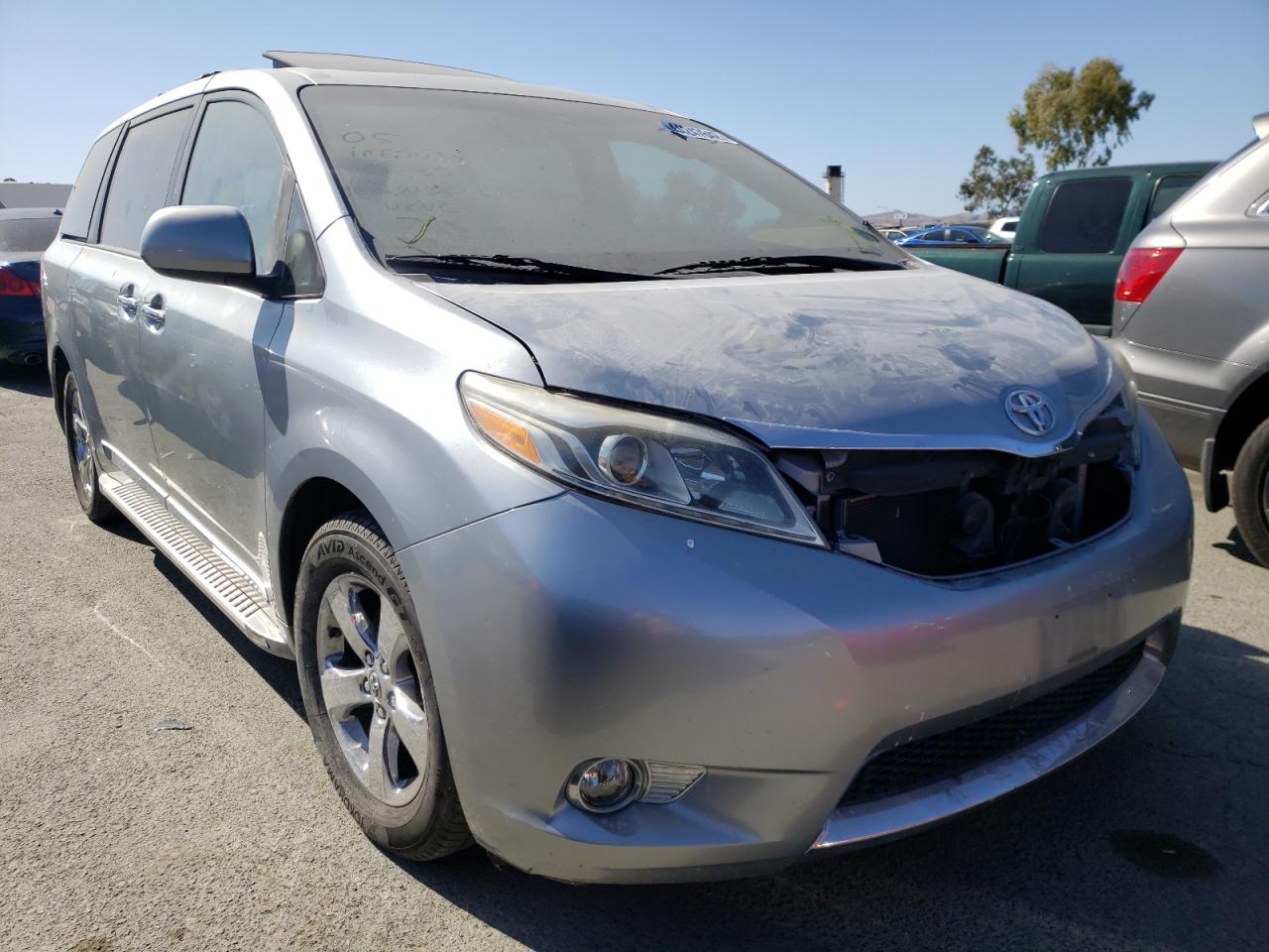 TOYOTA SIENNA XLE 2011 with VIN 5TDYK3DC5BS071827 - Photo from auction