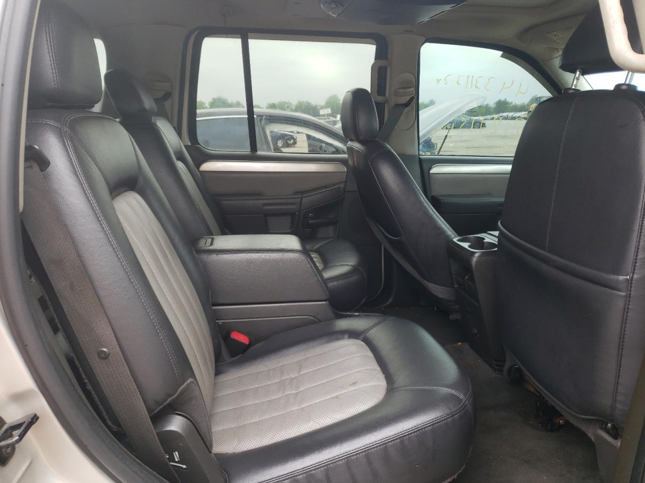 Photo 6 from auction – 2005 MERCURY MOUNTAINEE with VIN 4M2DU86WX5UJ07003