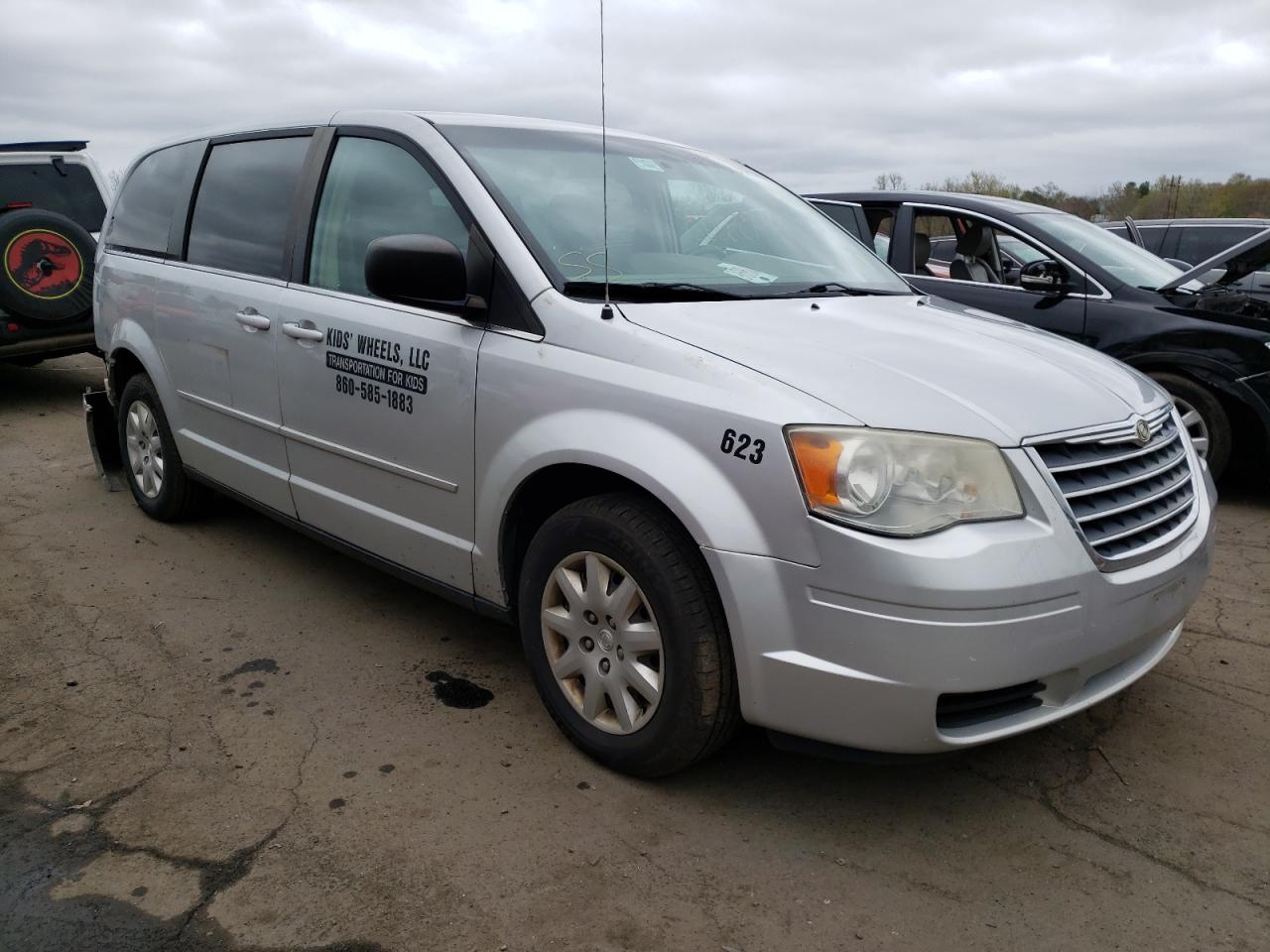 CHRYSLER TOWN & COU 2010 with VIN 2A4RR4DE3AR304855 - Photo from auction