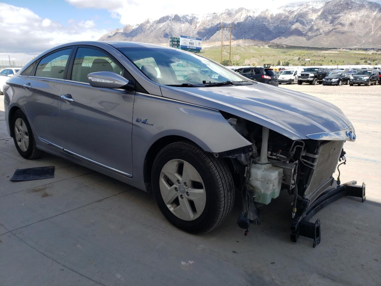 HYUNDAI SONATA HYB 2012 مع رقم تعريف المركبة KMHEC4A43CA028147 - صورة من المزاد