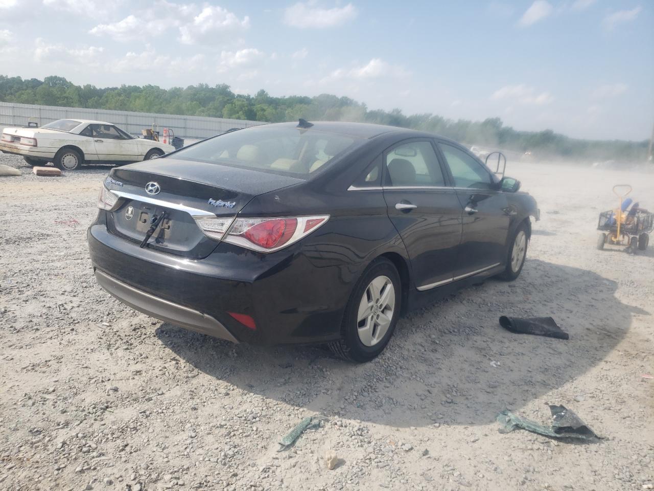 Photo 4 from auction – 2012 HYUNDAI SONATA HYB with VIN KMHEC4A48CA032856