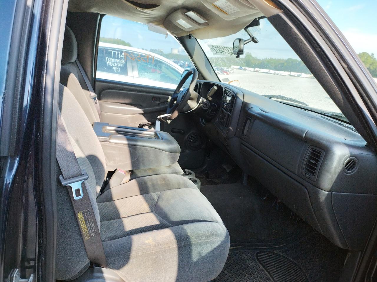 Photo 5 from auction – 2005 CHEVROLET SILVERADO with VIN 1GCEC14X25Z203646