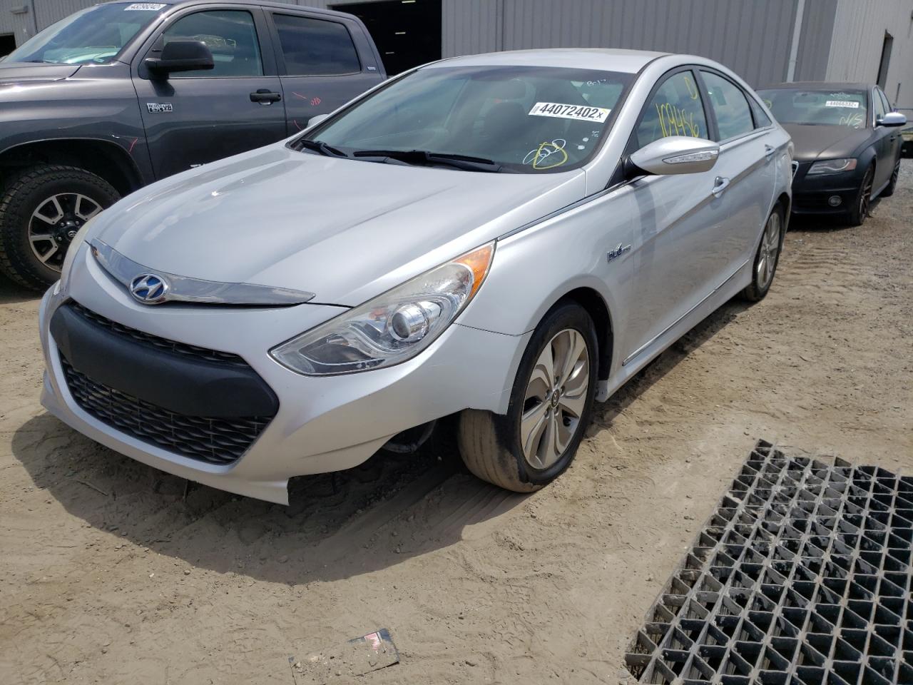 Photo 2 from auction – 2013 HYUNDAI SONATA HYB with VIN KMHEC4A45DA094927