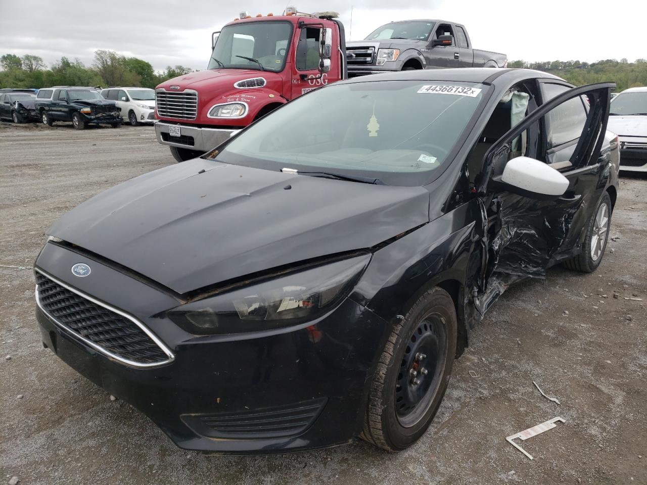 Photo 2 from auction – 2015 FORD FOCUS SE with VIN 1FADP3F29FL385109
