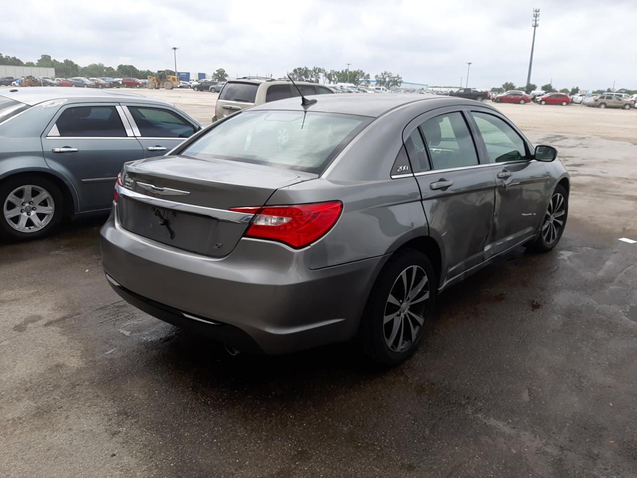 Photo 4 from auction – 2013 CHRYSLER 200 TOURIN with VIN 1C3CCBBG4DN716939