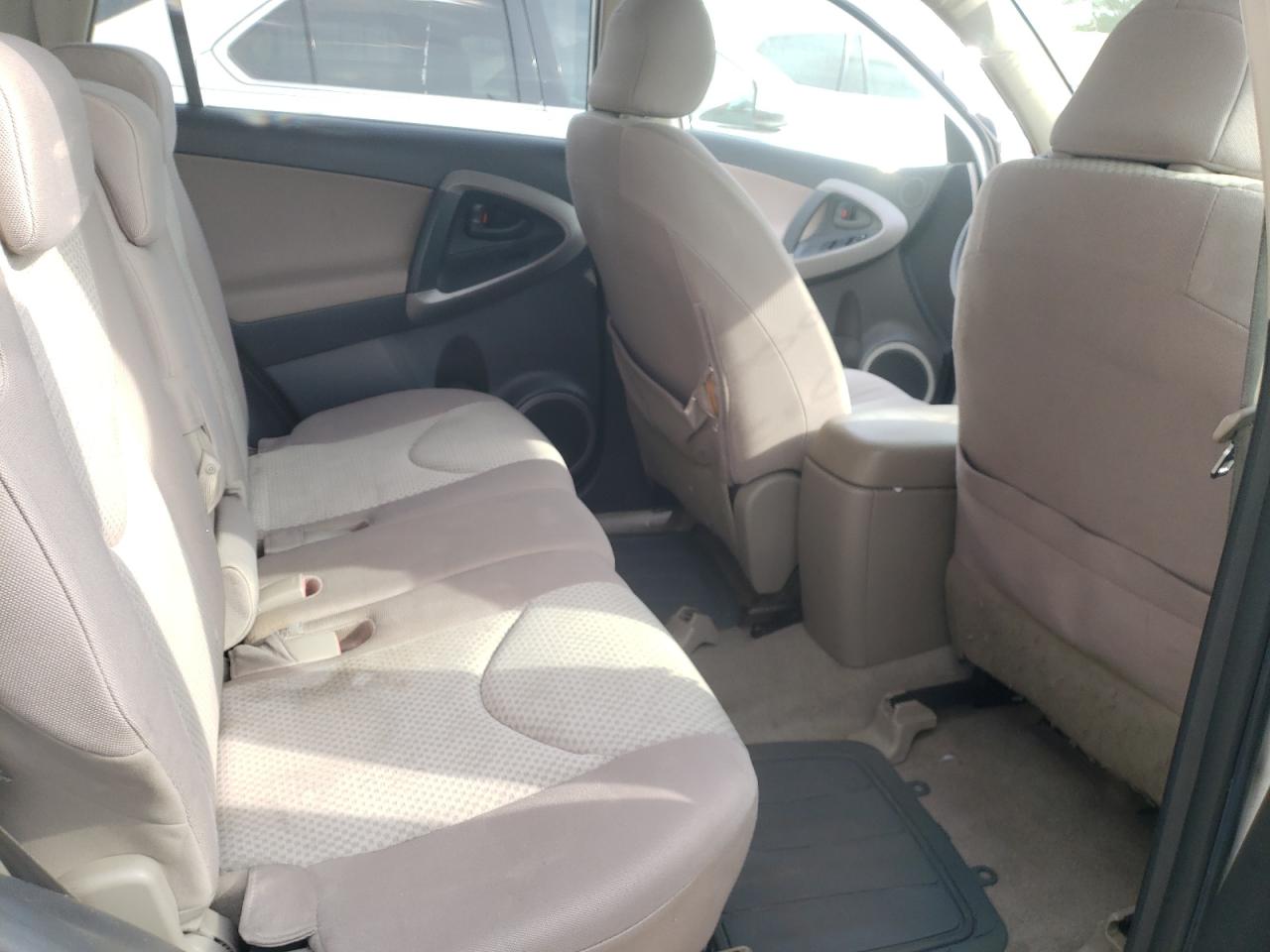 Photo 6 from auction – 2006 TOYOTA RAV4 with VIN JTMBD33V065037728