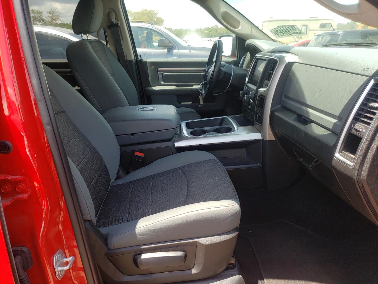 Photo 5 from auction – 2020 RAM 1500 CLASS with VIN 1C6RR6TT4LS136671