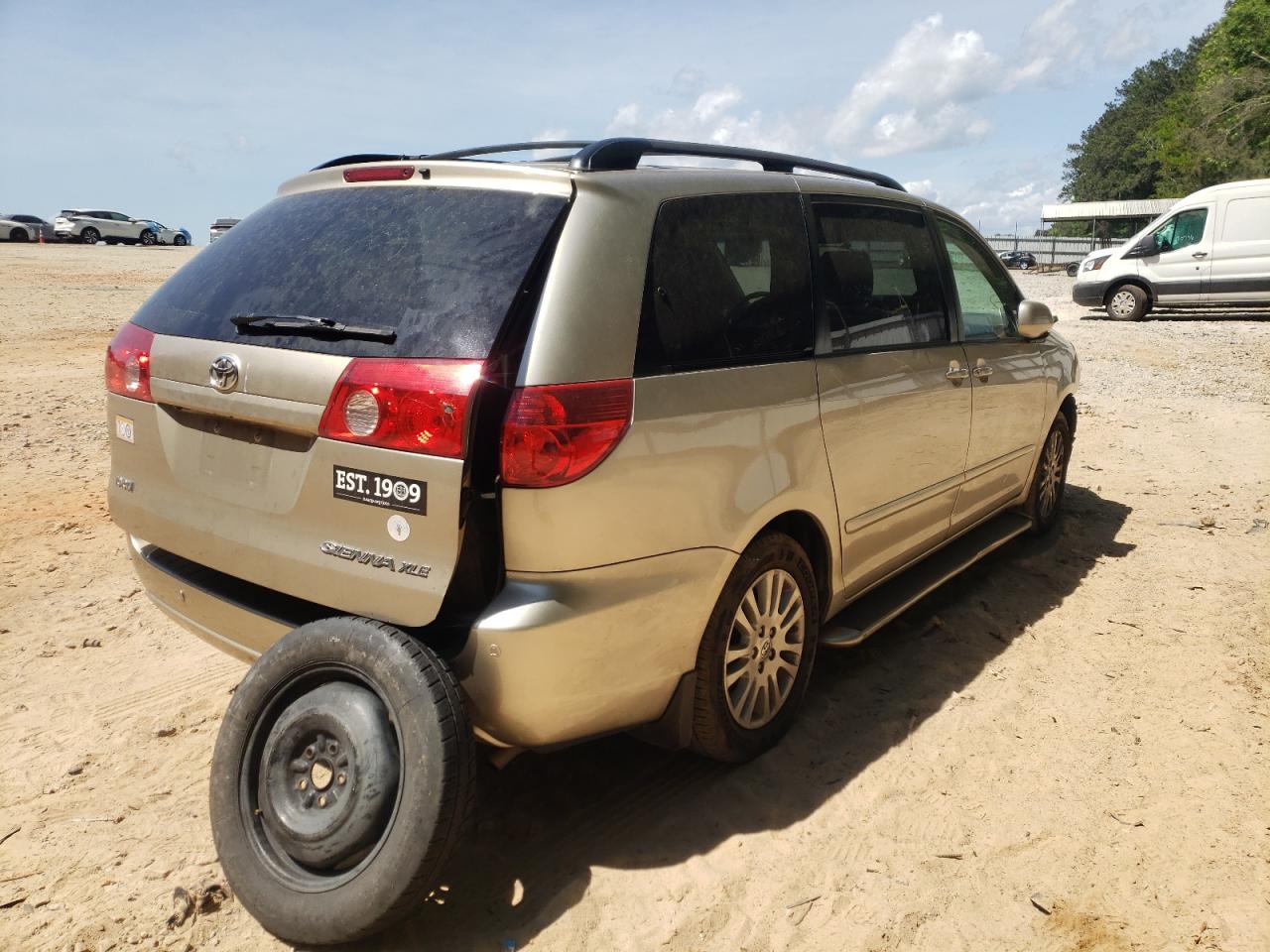 Photo 4 from auction – 2010 TOYOTA SIENNA XLE with VIN 5TDYK4CC2AS320445